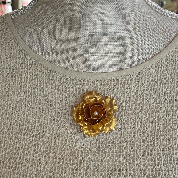 SANDOR Signed Gold Tone and Faux Pearl Estate Costume Brooch - Picture 10 of 11